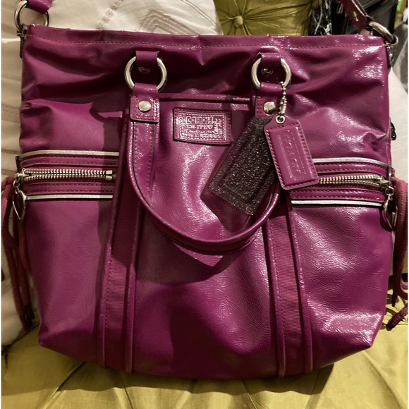 Coach Daisy Liquid Gloss Pocket tote in Berry. Used: 50$ obo CUTE!! - Picture 2 of 7